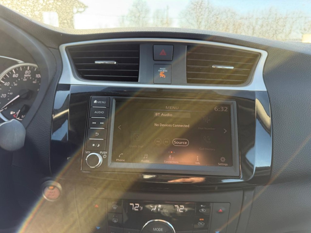 Nissan Sentra Vehicle Full-screen Gallery Image 12