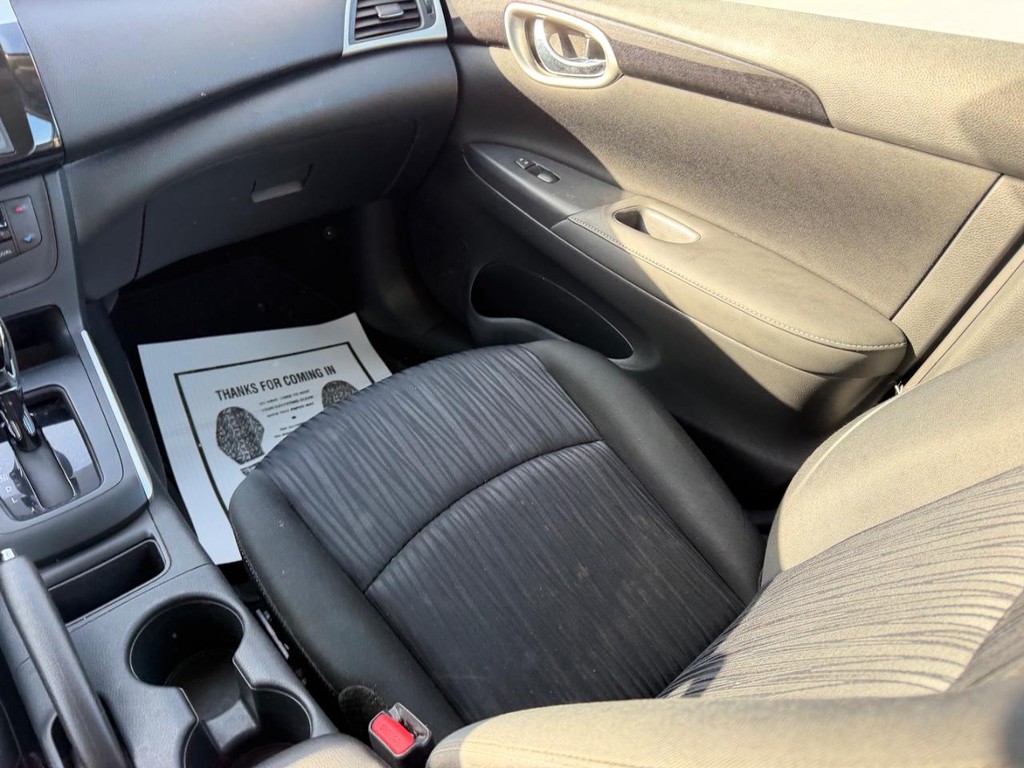 Nissan Sentra Vehicle Full-screen Gallery Image 15
