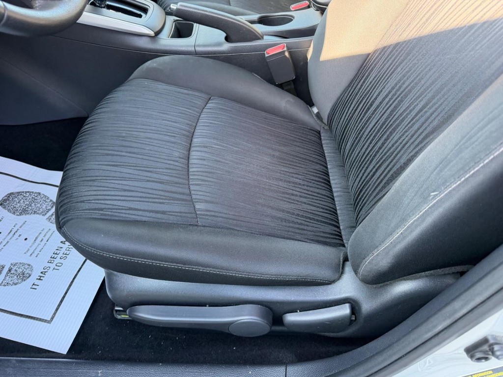 Nissan Sentra Vehicle Full-screen Gallery Image 17