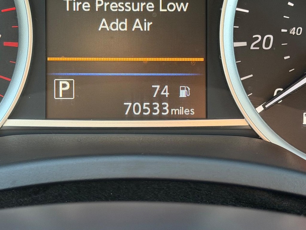 Nissan Sentra Vehicle Full-screen Gallery Image 18