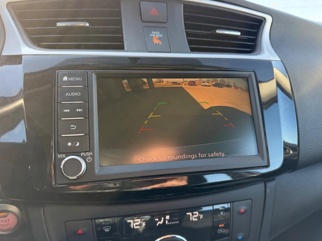 Nissan Sentra Vehicle Full-screen Gallery Image 19