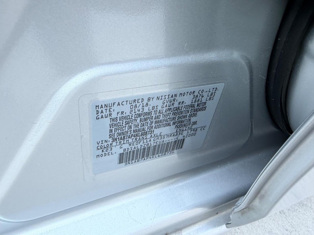 Nissan Sentra Vehicle Full-screen Gallery Image 20