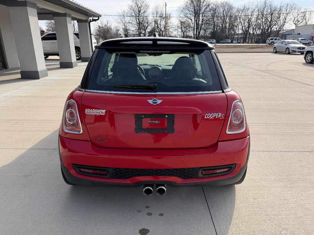 MINI Cooper Hardtop Vehicle Full-screen Gallery Image 04