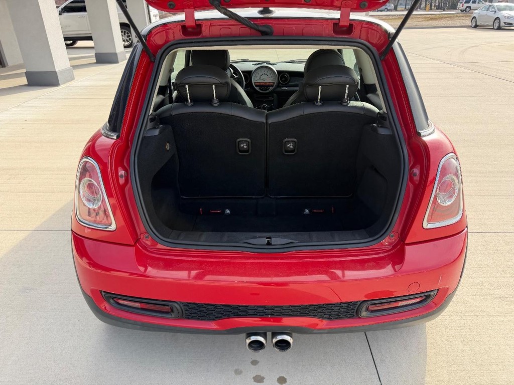 MINI Cooper Hardtop Vehicle Full-screen Gallery Image 05