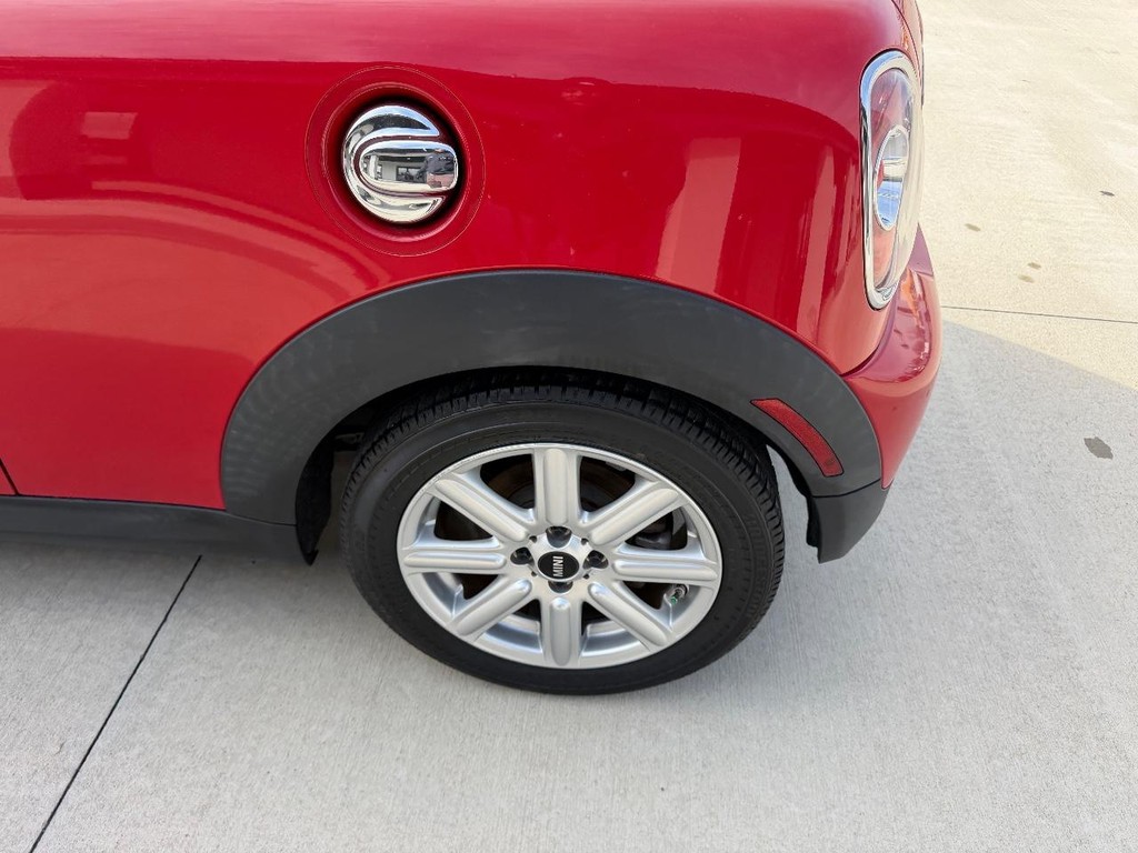 MINI Cooper Hardtop Vehicle Full-screen Gallery Image 06