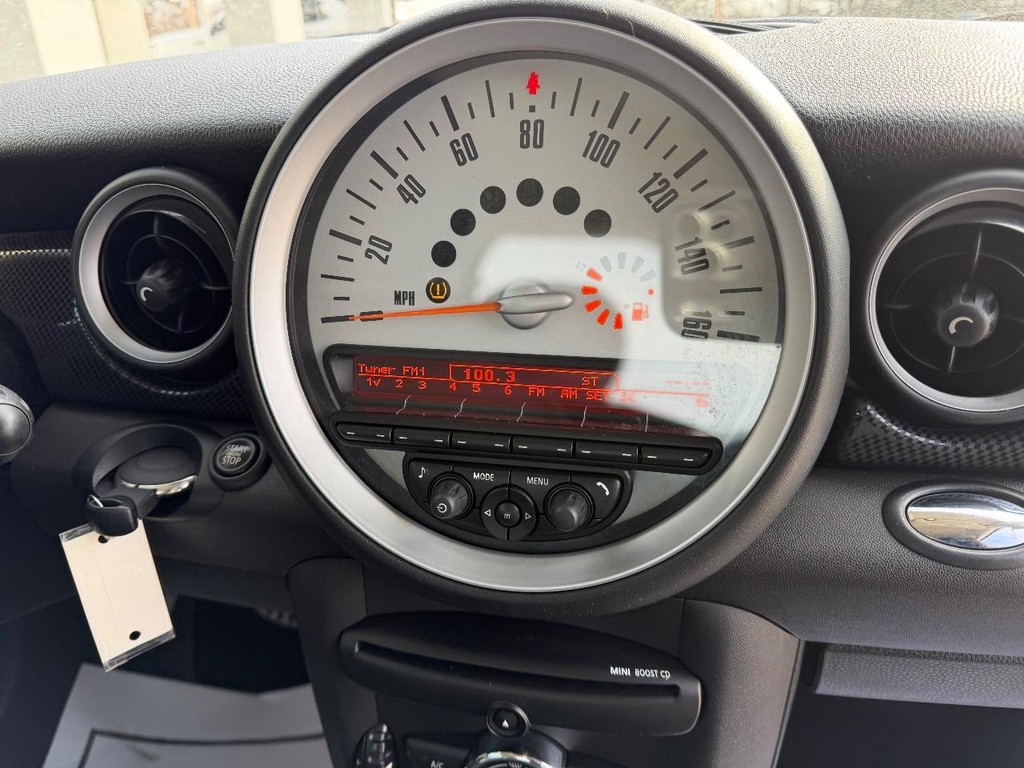 MINI Cooper Hardtop Vehicle Full-screen Gallery Image 12