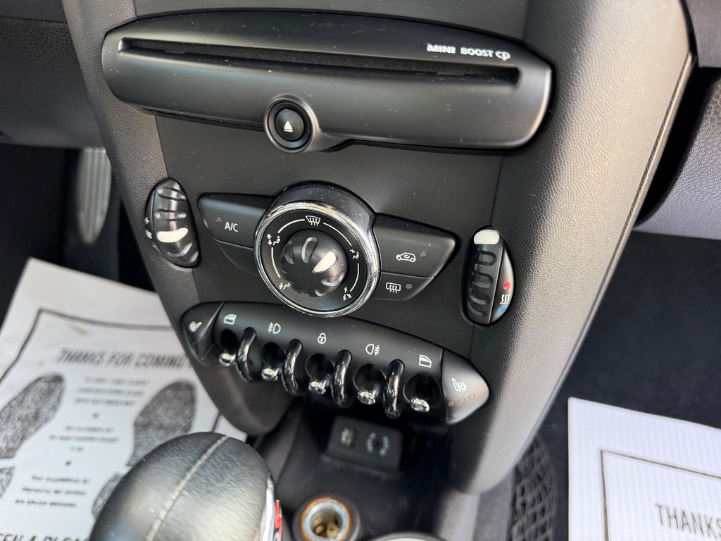 MINI Cooper Hardtop Vehicle Full-screen Gallery Image 13