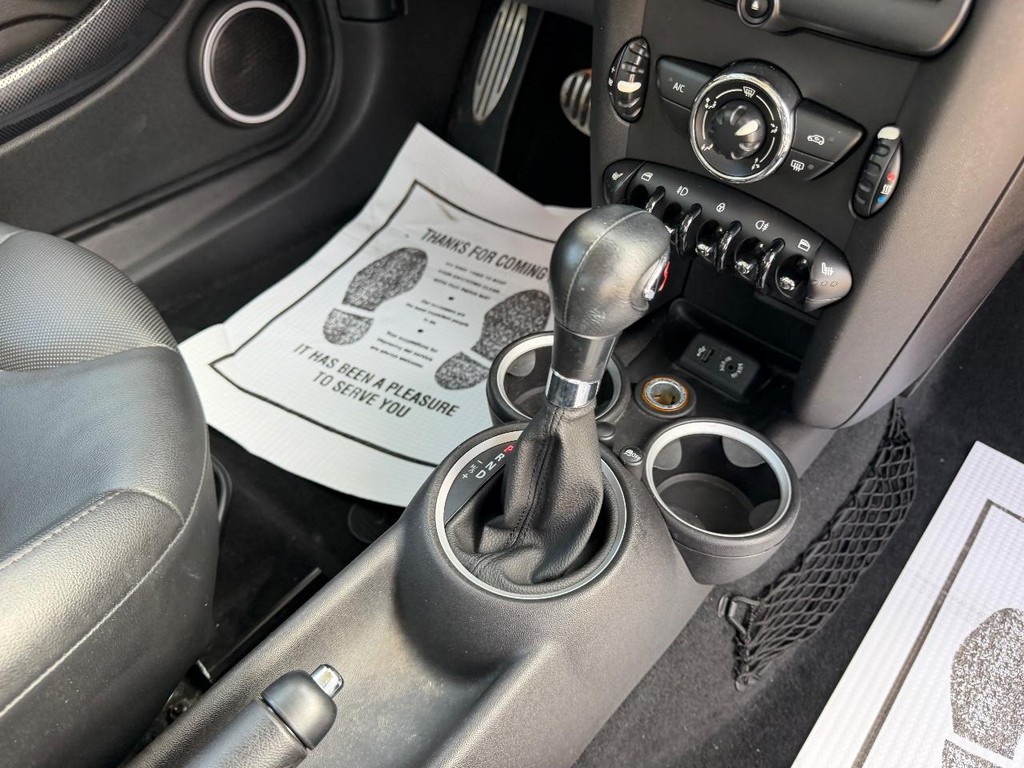 MINI Cooper Hardtop Vehicle Full-screen Gallery Image 14