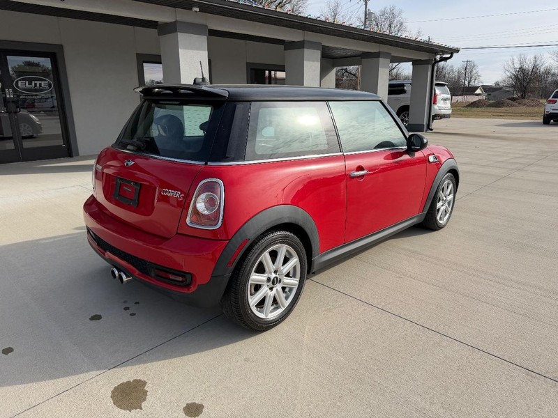 MINI Cooper Hardtop Vehicle Full-screen Gallery Image 3