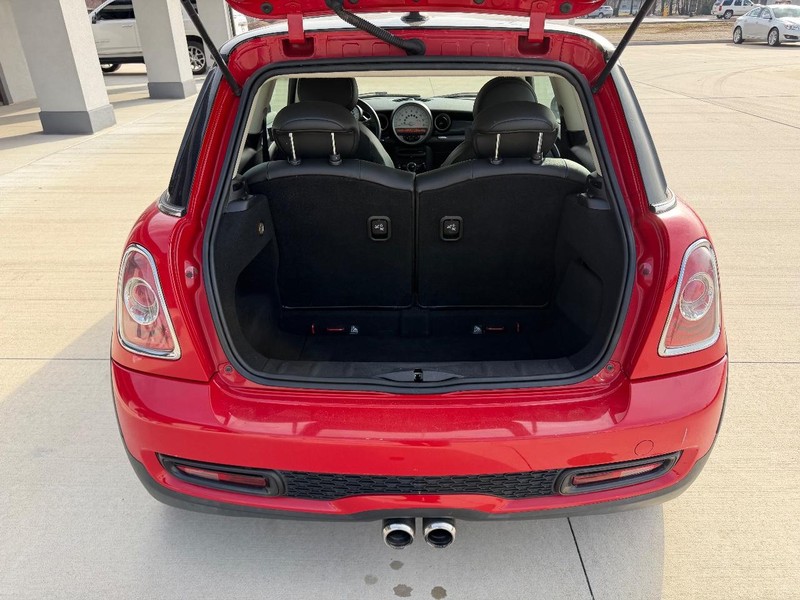 MINI Cooper Hardtop Vehicle Full-screen Gallery Image 5