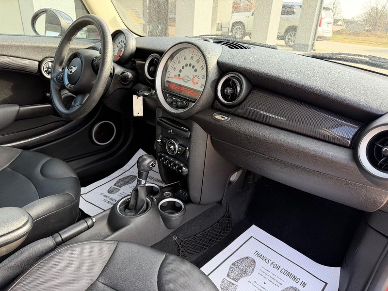 MINI Cooper Hardtop Vehicle Full-screen Gallery Image 8