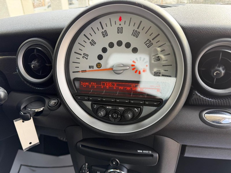 MINI Cooper Hardtop Vehicle Full-screen Gallery Image 12