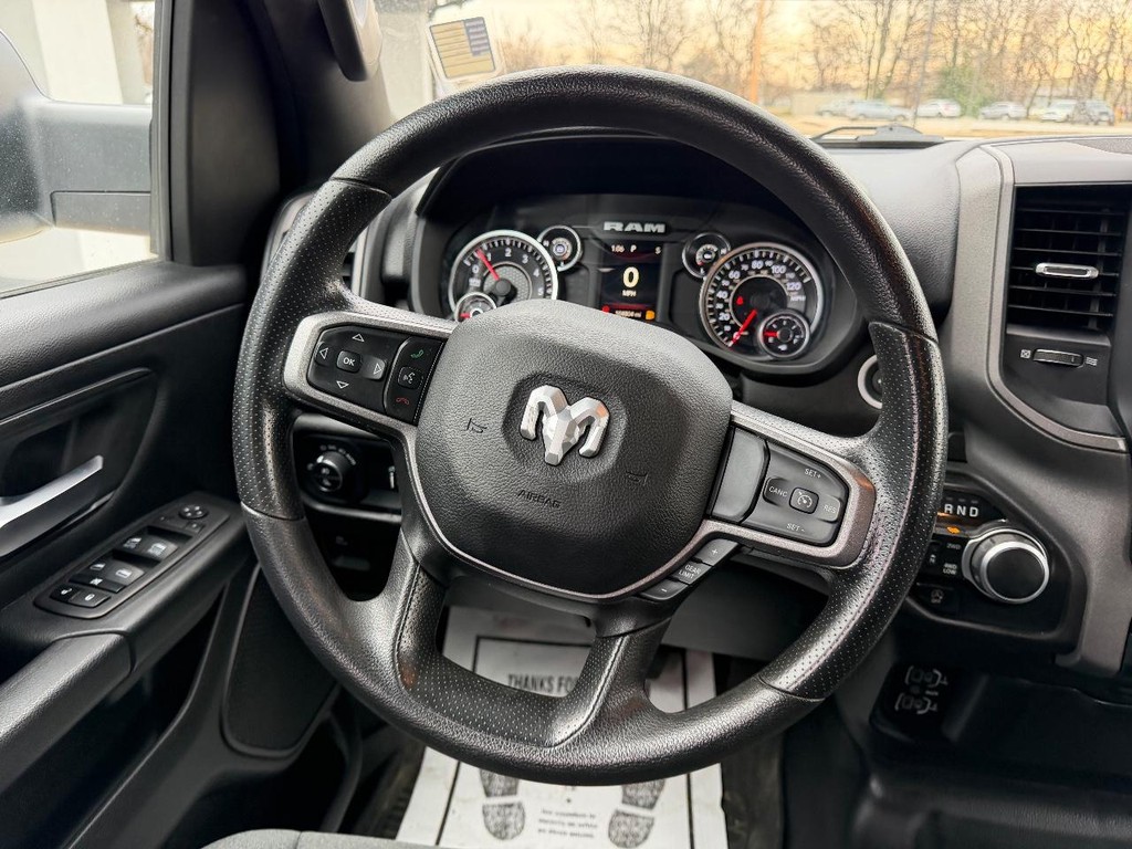 Ram 1500 Vehicle Full-screen Gallery Image 09