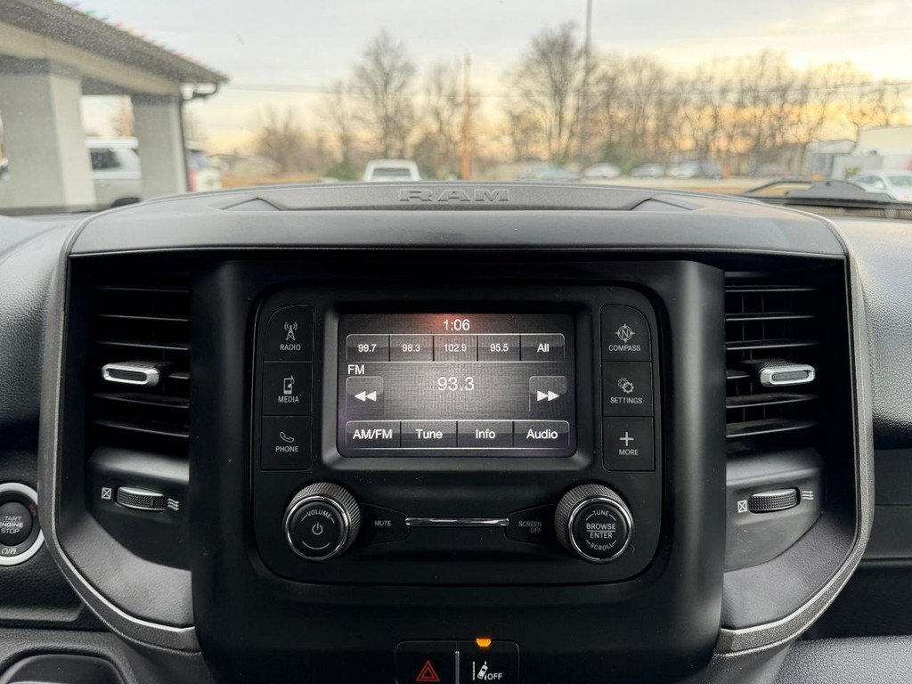Ram 1500 Vehicle Full-screen Gallery Image 12
