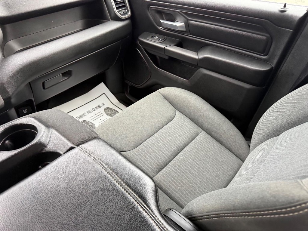 Ram 1500 Vehicle Full-screen Gallery Image 15