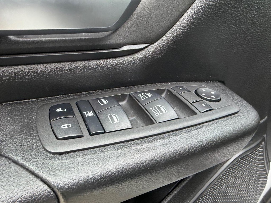 Ram 1500 Vehicle Full-screen Gallery Image 16