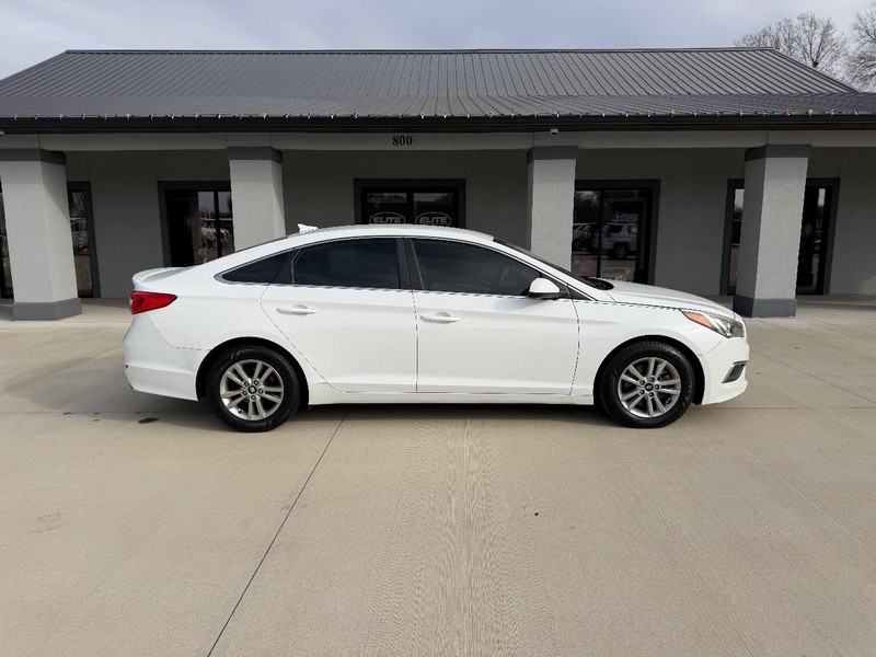 Hyundai Sonata Vehicle Full-screen Gallery Image 2