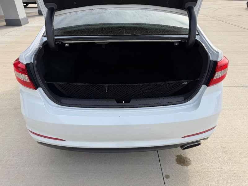 Hyundai Sonata Vehicle Full-screen Gallery Image 5