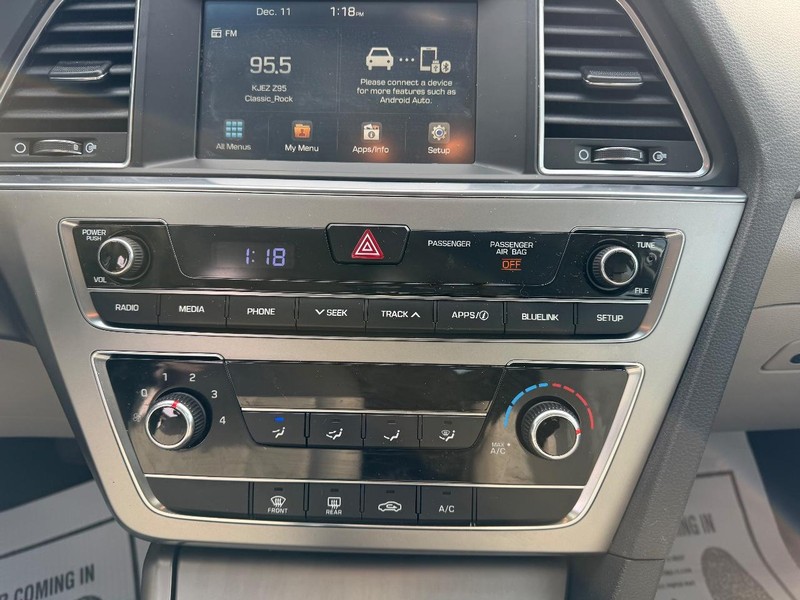 Hyundai Sonata Vehicle Full-screen Gallery Image 13