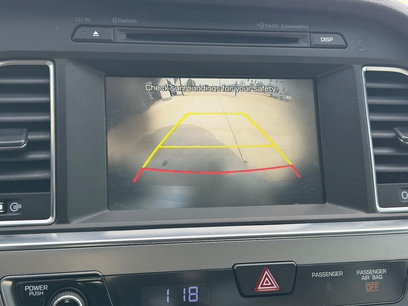 Hyundai Sonata Vehicle Full-screen Gallery Image 19