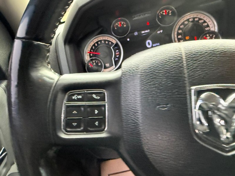 Ram 1500 Vehicle Full-screen Gallery Image 10