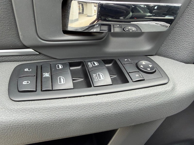 Ram 1500 Vehicle Full-screen Gallery Image 16