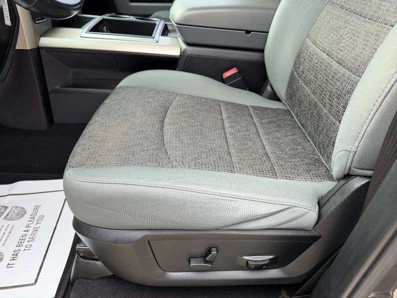 Ram 1500 Vehicle Full-screen Gallery Image 17