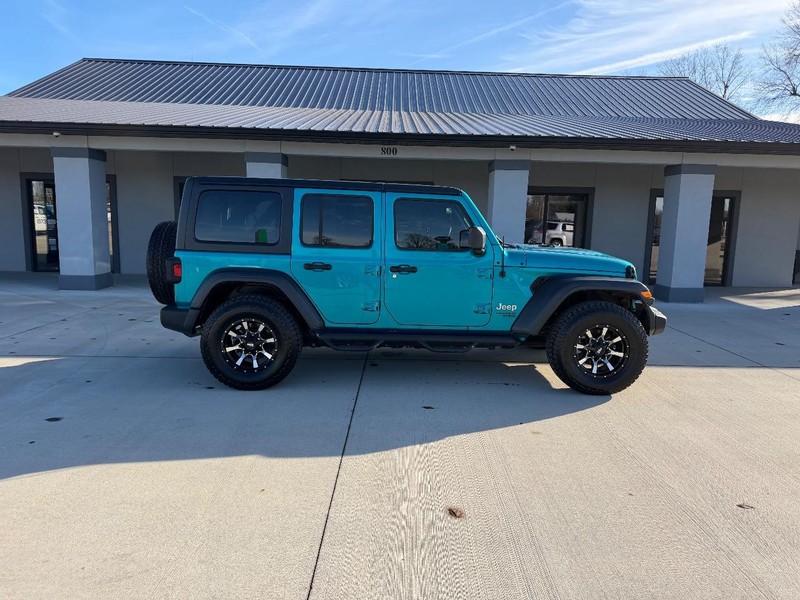 Jeep Wrangler Unlimited Vehicle Full-screen Gallery Image 2