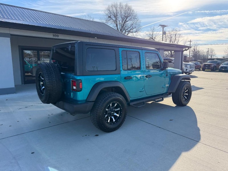 Jeep Wrangler Unlimited Vehicle Full-screen Gallery Image 3