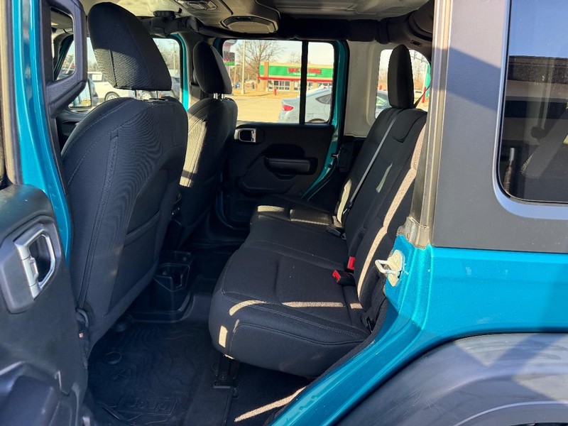 Jeep Wrangler Unlimited Vehicle Full-screen Gallery Image 7