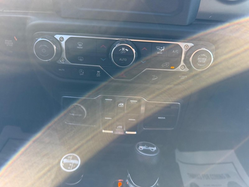 Jeep Wrangler Unlimited Vehicle Full-screen Gallery Image 13