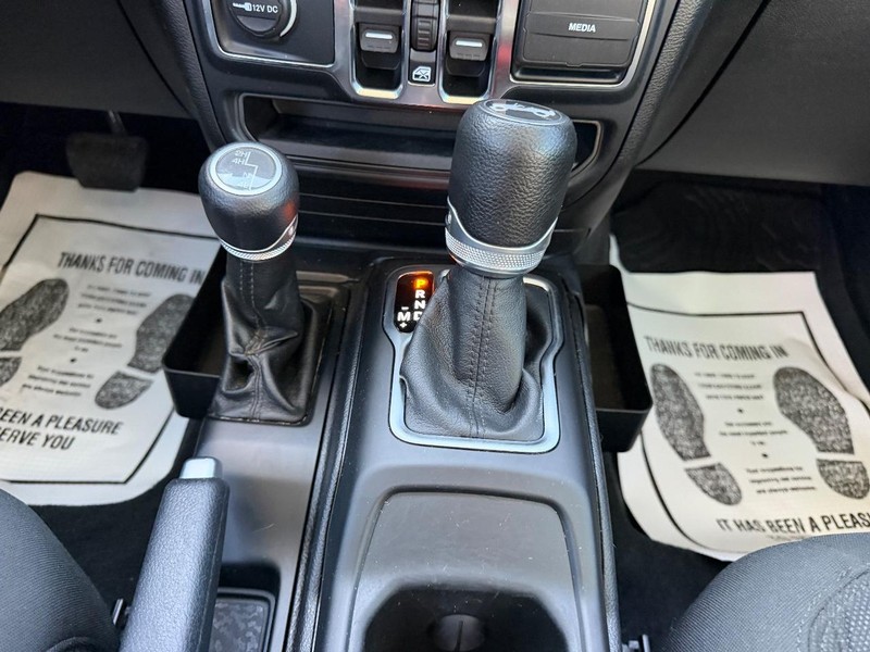 Jeep Wrangler Unlimited Vehicle Full-screen Gallery Image 14