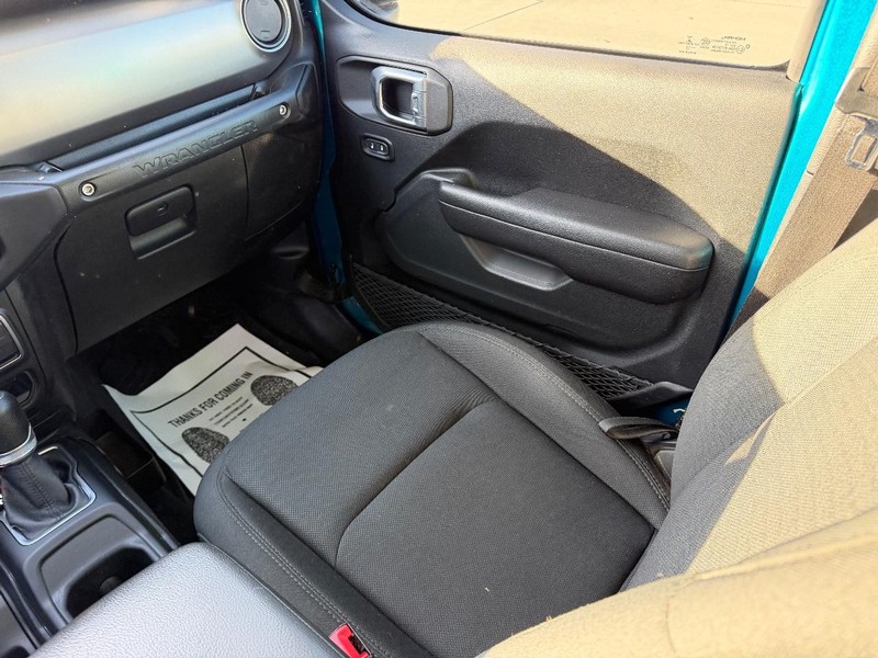 Jeep Wrangler Unlimited Vehicle Full-screen Gallery Image 15