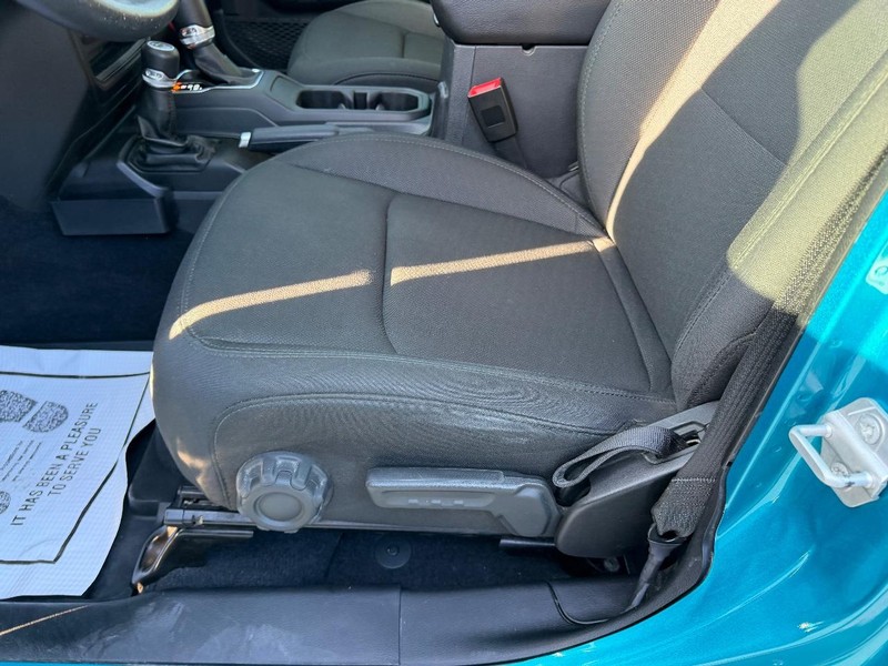 Jeep Wrangler Unlimited Vehicle Full-screen Gallery Image 17