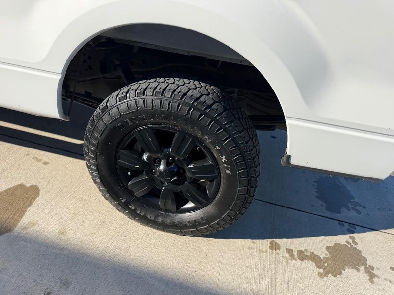 Ford F-150 Vehicle Full-screen Gallery Image 6