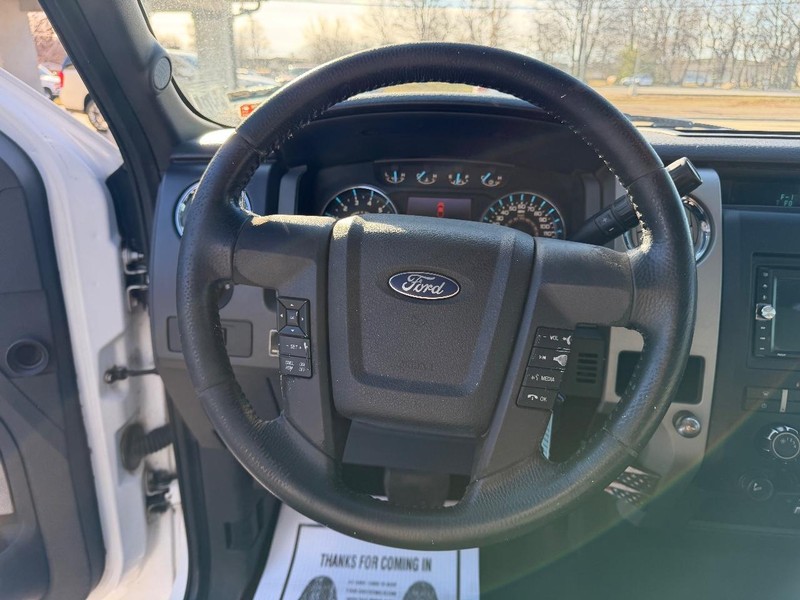 Ford F-150 Vehicle Full-screen Gallery Image 9