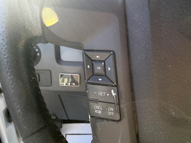 Ford F-150 Vehicle Full-screen Gallery Image 10