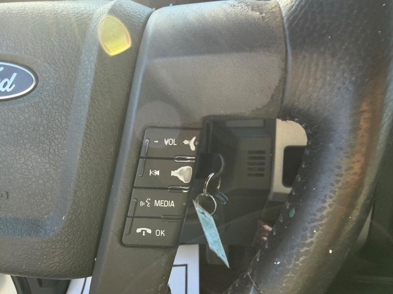 Ford F-150 Vehicle Full-screen Gallery Image 11