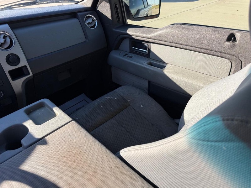 Ford F-150 Vehicle Full-screen Gallery Image 14