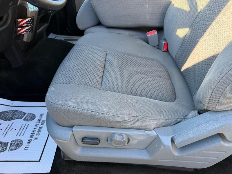 Ford F-150 Vehicle Full-screen Gallery Image 16