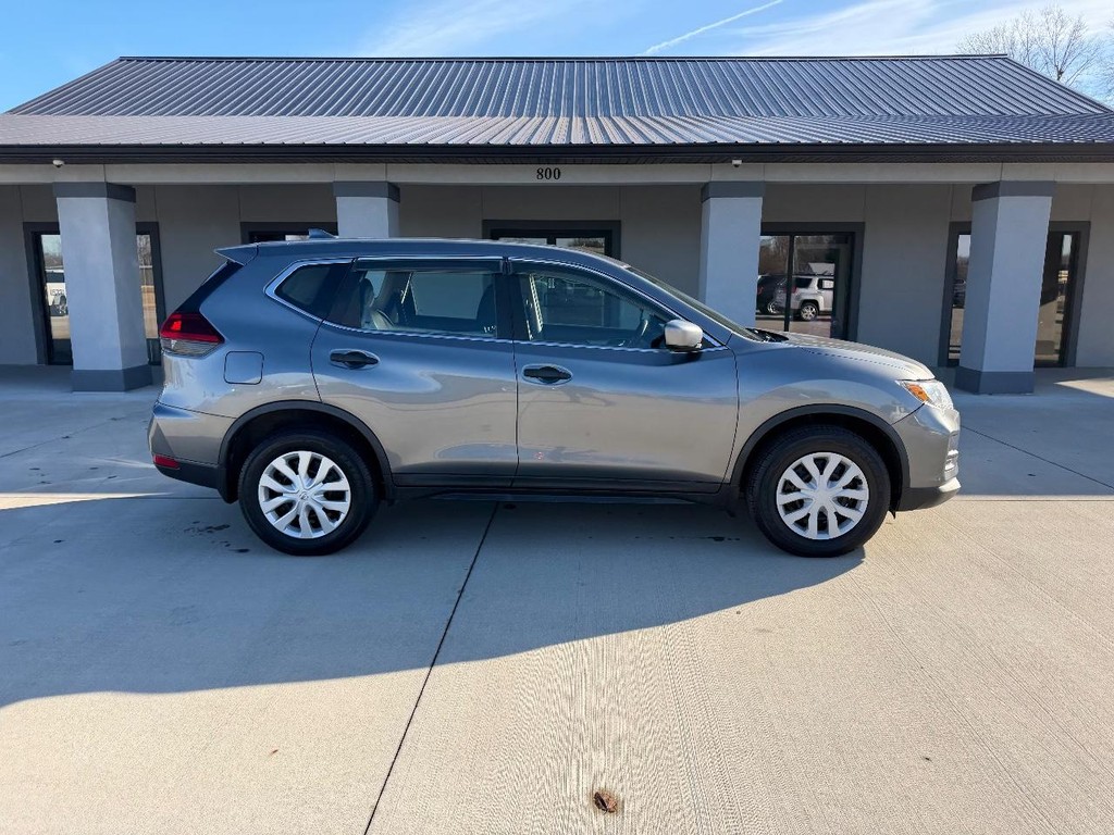 Nissan Rogue Vehicle Full-screen Gallery Image 2