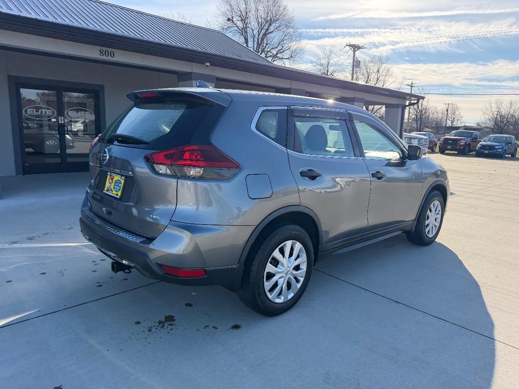 Nissan Rogue Vehicle Full-screen Gallery Image 3