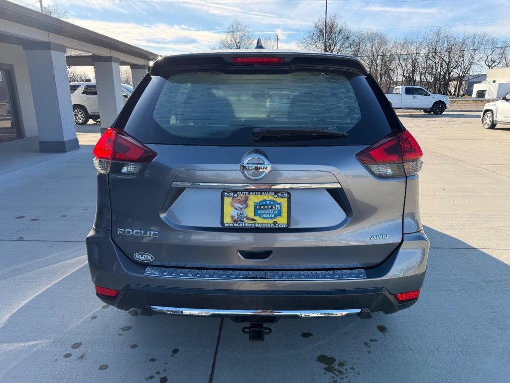 Nissan Rogue Vehicle Full-screen Gallery Image 4