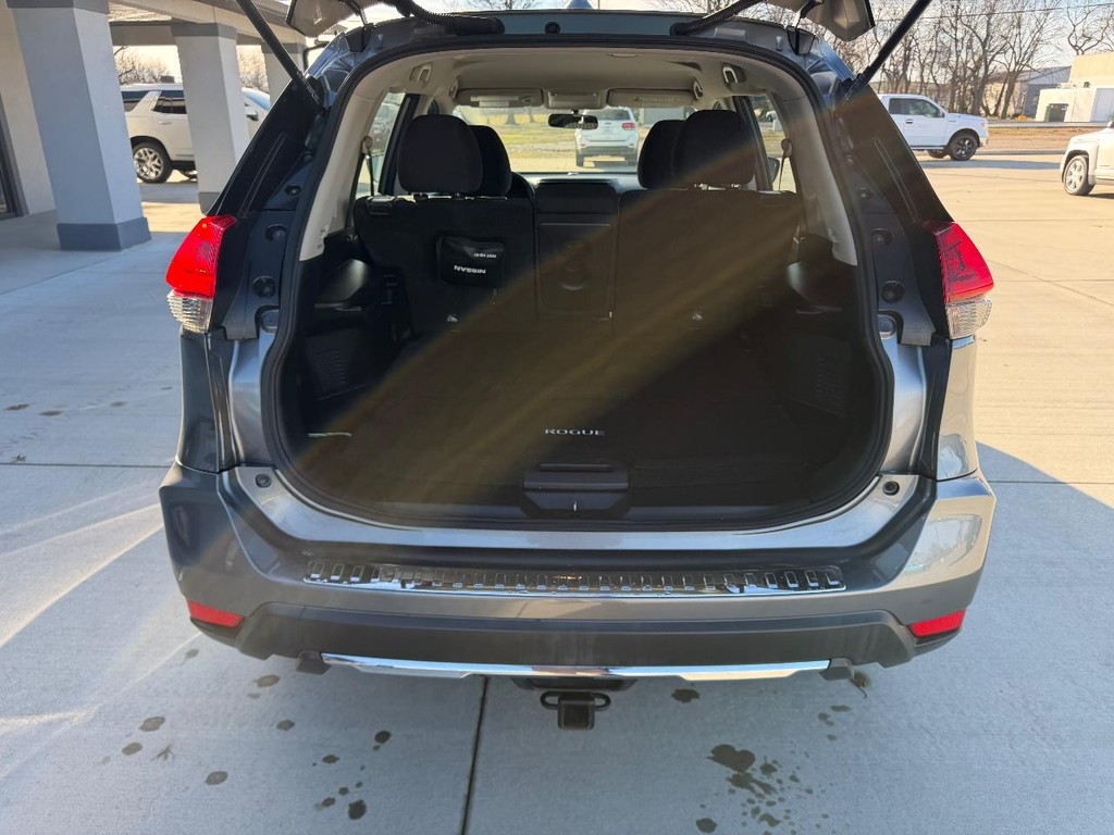 Nissan Rogue Vehicle Full-screen Gallery Image 5