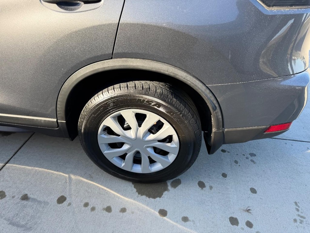 Nissan Rogue Vehicle Full-screen Gallery Image 6