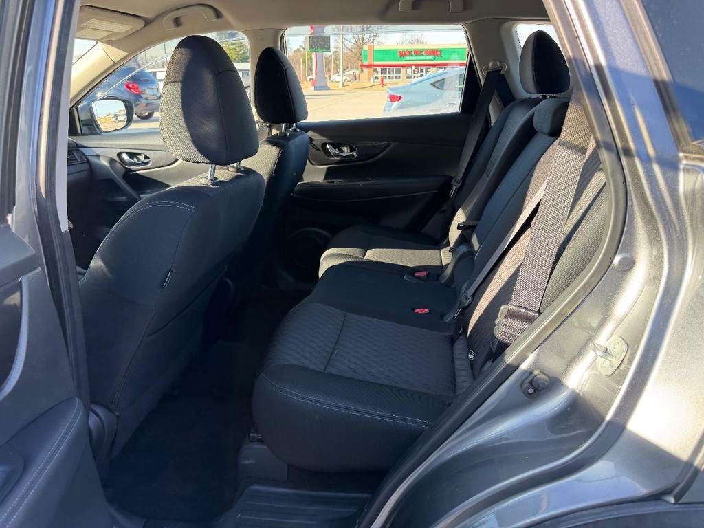 Nissan Rogue Vehicle Full-screen Gallery Image 7