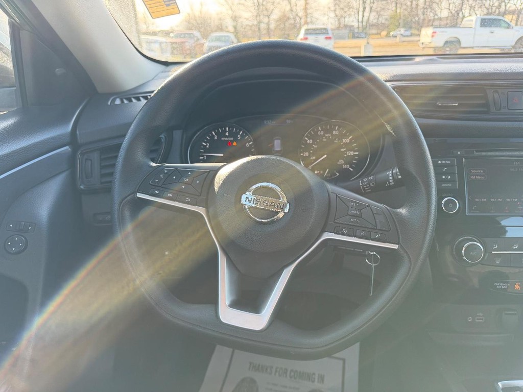 Nissan Rogue Vehicle Full-screen Gallery Image 9