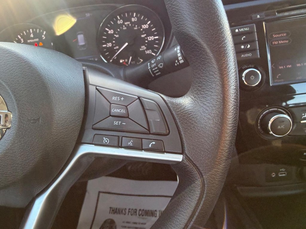 Nissan Rogue Vehicle Full-screen Gallery Image 11