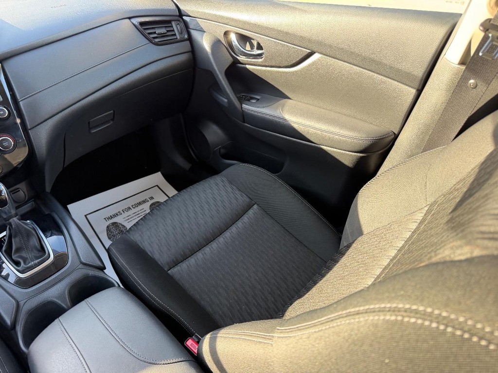 Nissan Rogue Vehicle Full-screen Gallery Image 15