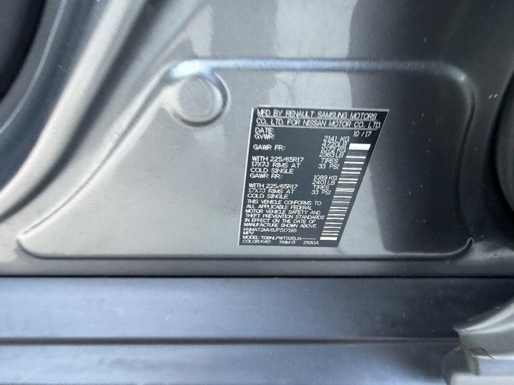 Nissan Rogue Vehicle Full-screen Gallery Image 20